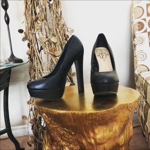 (4 for $20) Heels size 6